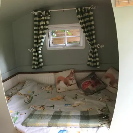 Дом отдыха The Squirrels Drey Shepherds Hut *