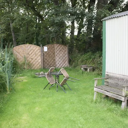 The Squirrels Drey Shepherds Hut Cowling